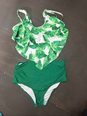 Green Tropical Leaf Two-Piece Swimsuit